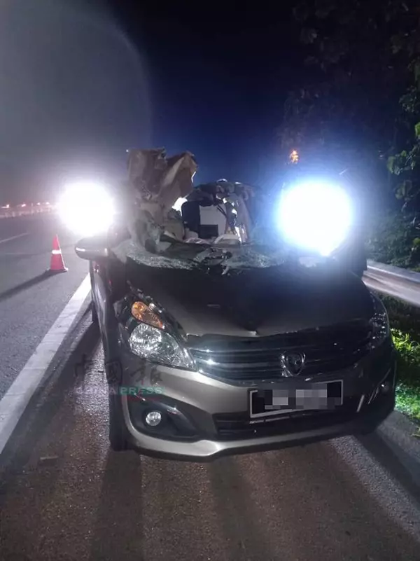 飛來橫禍!疑閃避羅釐松脫輪胎 男子轎車失控慘死