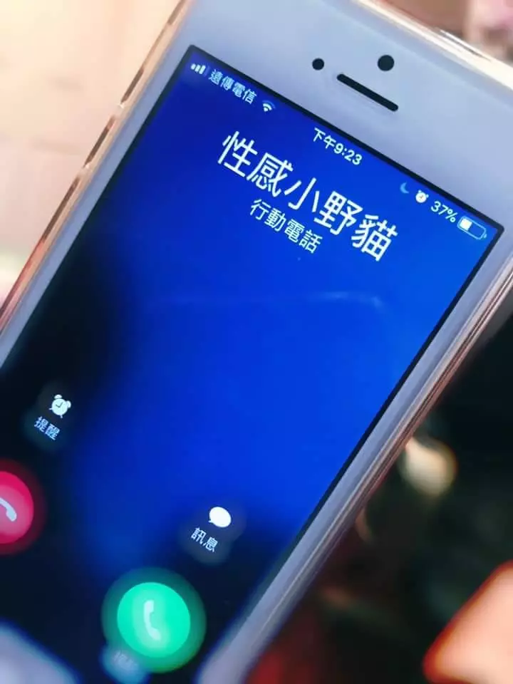 車子烤完漆,烤漆師傅把廠牌英文型號拼錯,網友笑稱變成獨一無二限量版