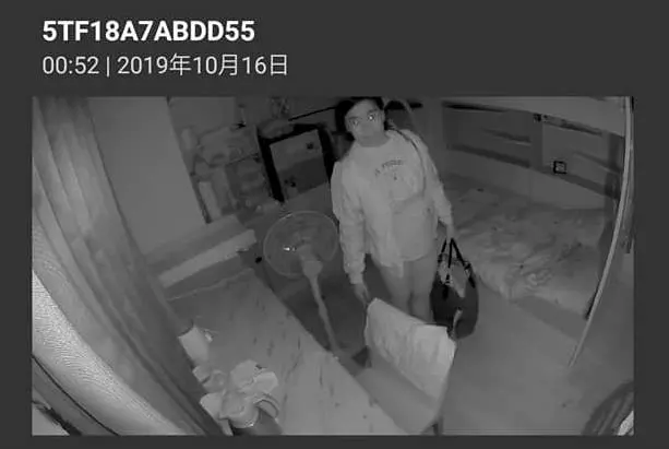 離譜到府保姆!嫌孩子不睡就狂餵奶,重拍背、腹部辯稱助排便,預支薪水被拒後連夜翻箱倒櫃走人