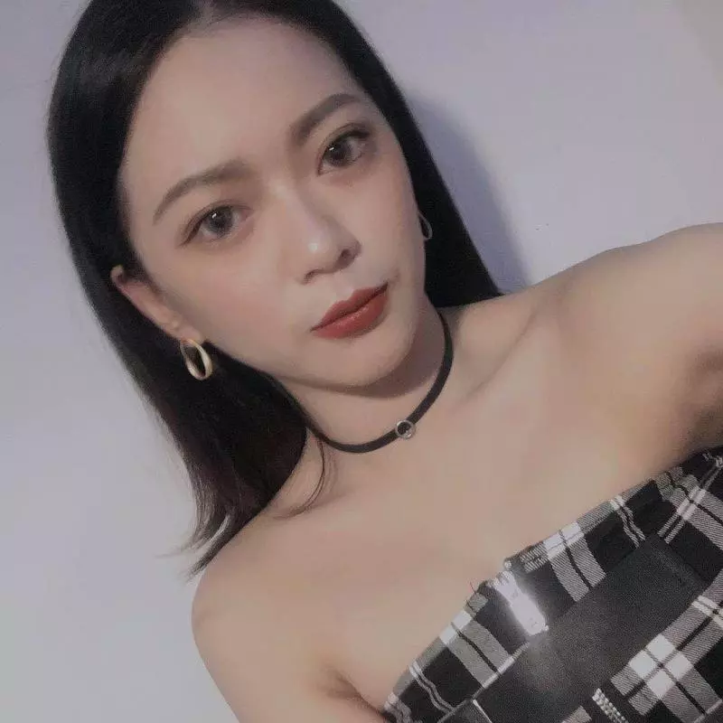 暗黑系吳謹言!嬉皮感正妹「Winnie」高冷率性電眼超殺,藏不住兇猛武器!