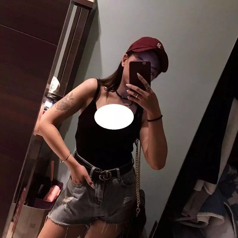 暗黑系吳謹言!嬉皮感正妹「Winnie」高冷率性電眼超殺,藏不住兇猛武器!