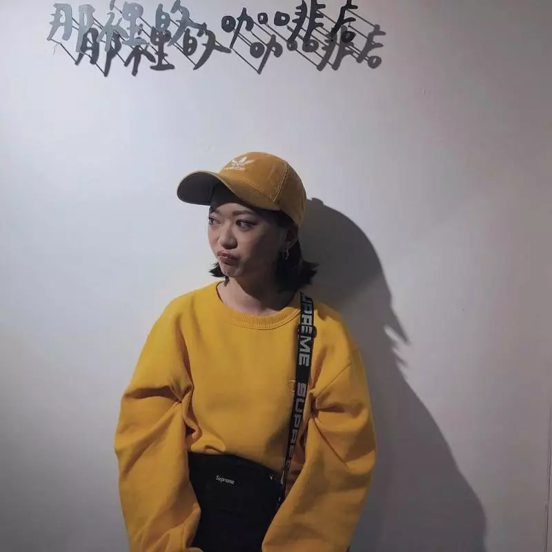 暗黑系吳謹言!嬉皮感正妹「Winnie」高冷率性電眼超殺,藏不住兇猛武器!