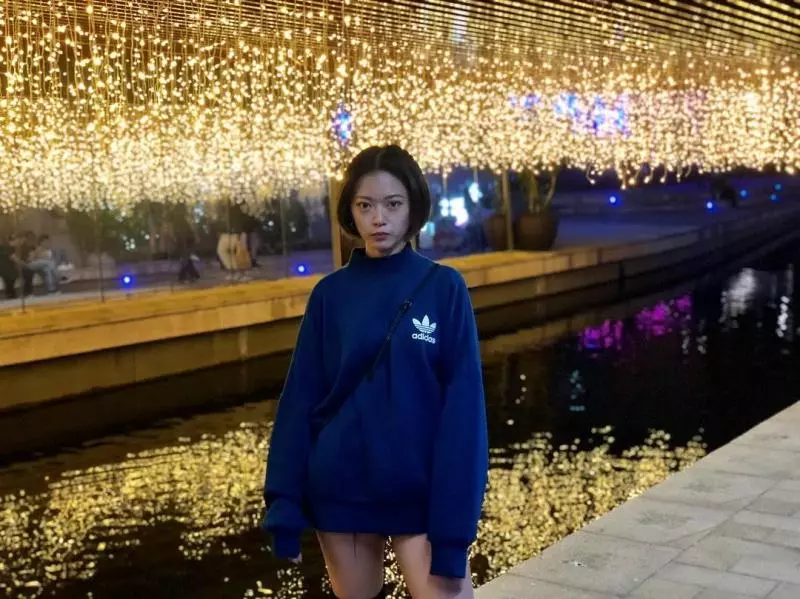 暗黑系吳謹言!嬉皮感正妹「Winnie」高冷率性電眼超殺,藏不住兇猛武器!