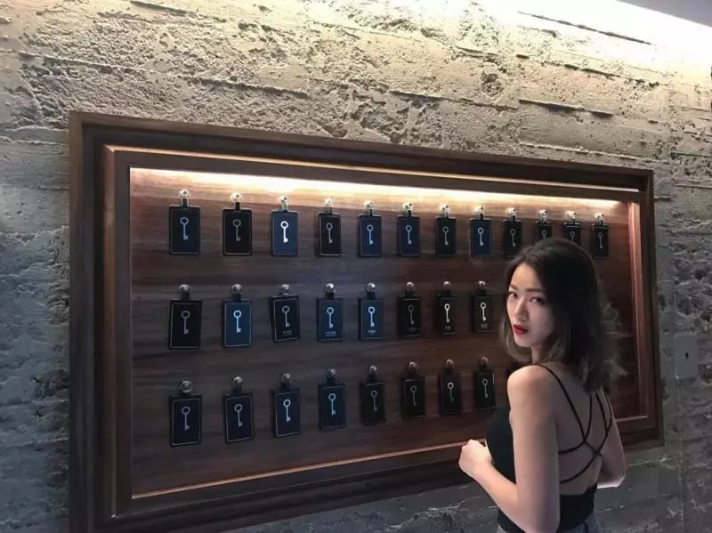 暗黑系吳謹言!嬉皮感正妹「Winnie」高冷率性電眼超殺,藏不住兇猛武器!