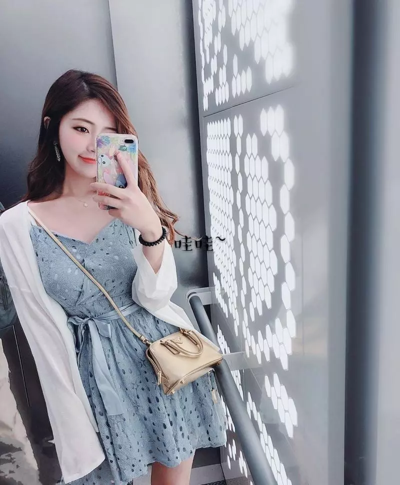 新一代的台妹網紅小甜心依凌美眉,深愛大哥哥們的愛戴~