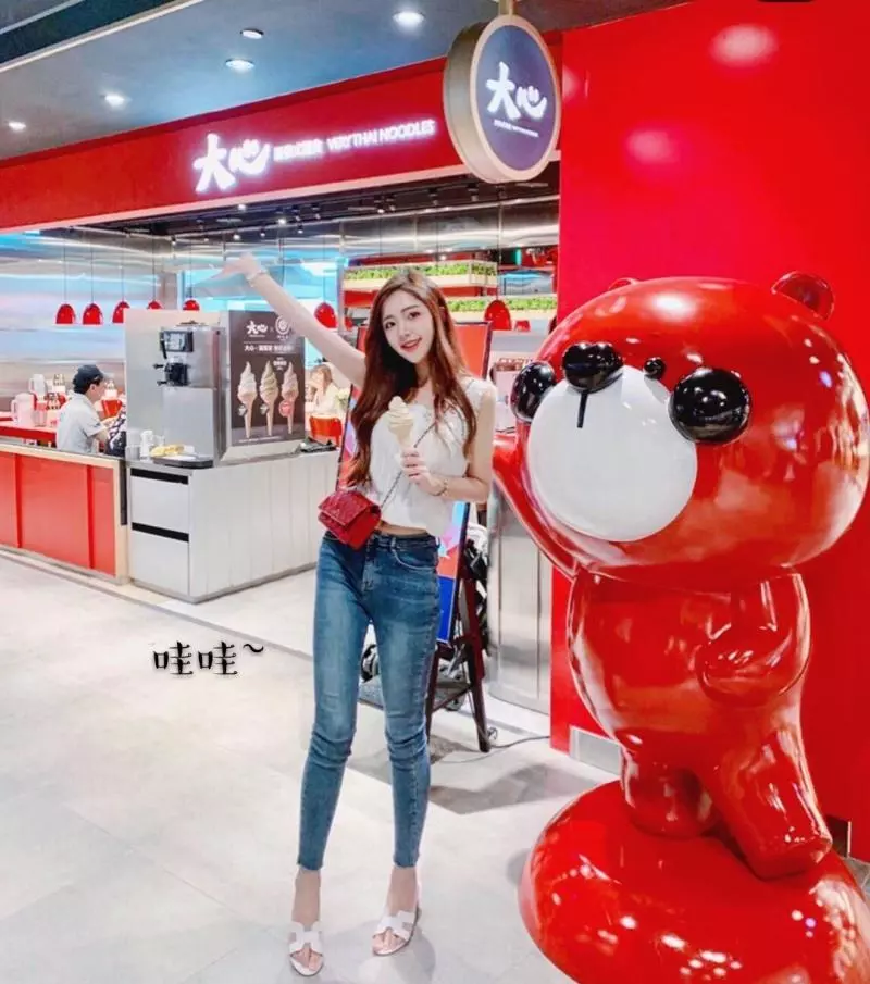 新一代的台妹網紅小甜心依凌美眉,深愛大哥哥們的愛戴~
