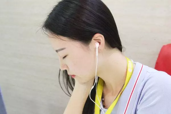 總感覺耳朵「嗡嗡」響,但什麼也沒掏出,是什麼原因?