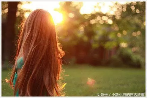 老公突然出差回來,推門看見桌上飯菜,立馬掀翻桌還將婆婆趕出去