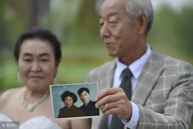 婚後一年多,婆婆生了二胎,公公做一事,我跟老公不再回老家