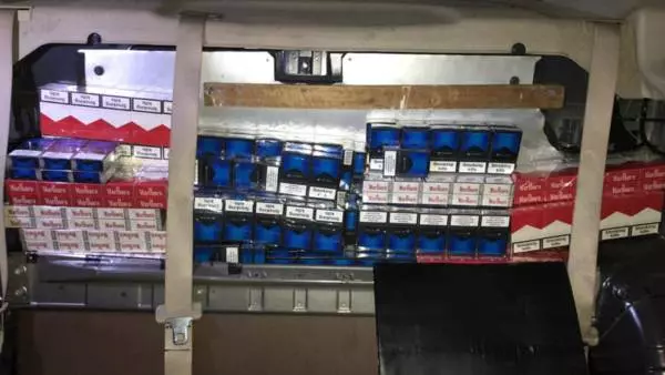 轎車防撞杆 油箱 無處不藏 獅城ICA一周破3宗香菸走私案