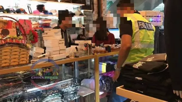 避免被取締罰款 商家轉網售電子菸