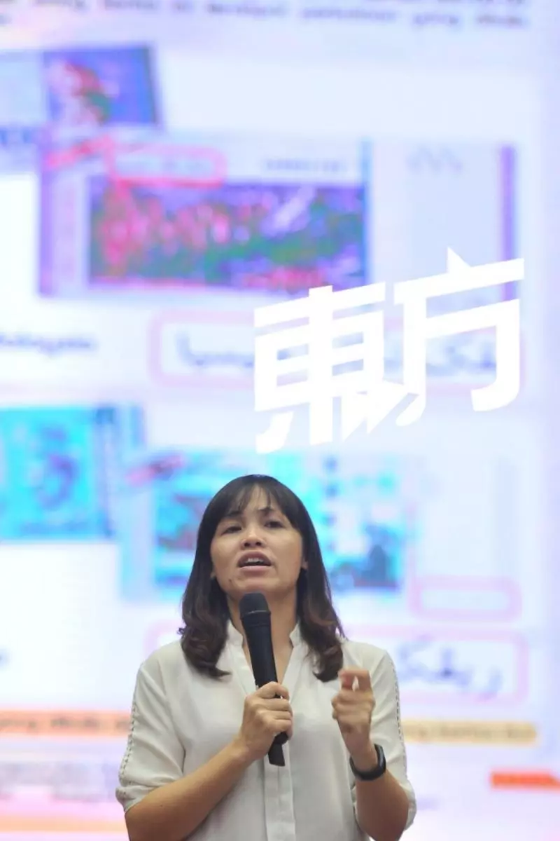 張念群派定心丸 展示爪夷文3頁課文內容
