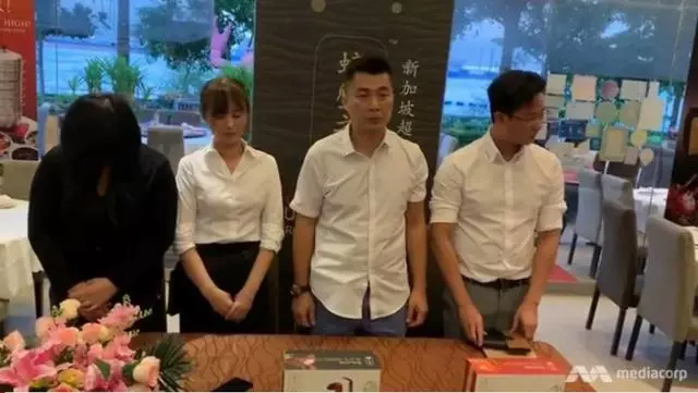 新加坡餐廳用娃娃機抓活螃蟹,被投訴虐待動物,生意反而增長兩成!