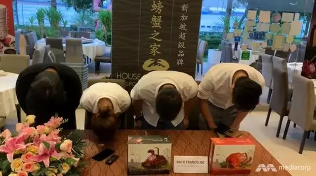 新加坡餐廳用娃娃機抓活螃蟹,被投訴虐待動物,生意反而增長兩成!