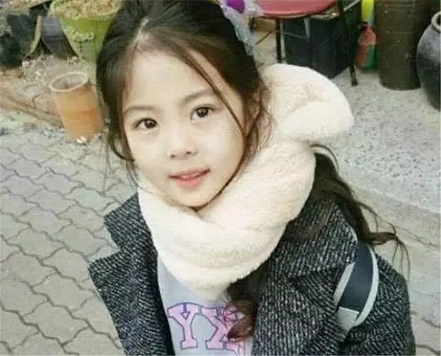 6歲女孩走紅,因太美被質疑整過容,看到孩子父母,謠言不攻自破!