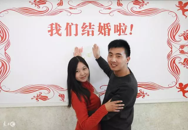 娶了大我15歲的老婆,父母把我掃地出門,沒多久我爸請我們回家