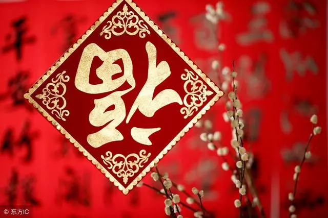 過年婆婆包了兩千紅包給我兒子,晚上吃年夜飯,我才知道她的套路