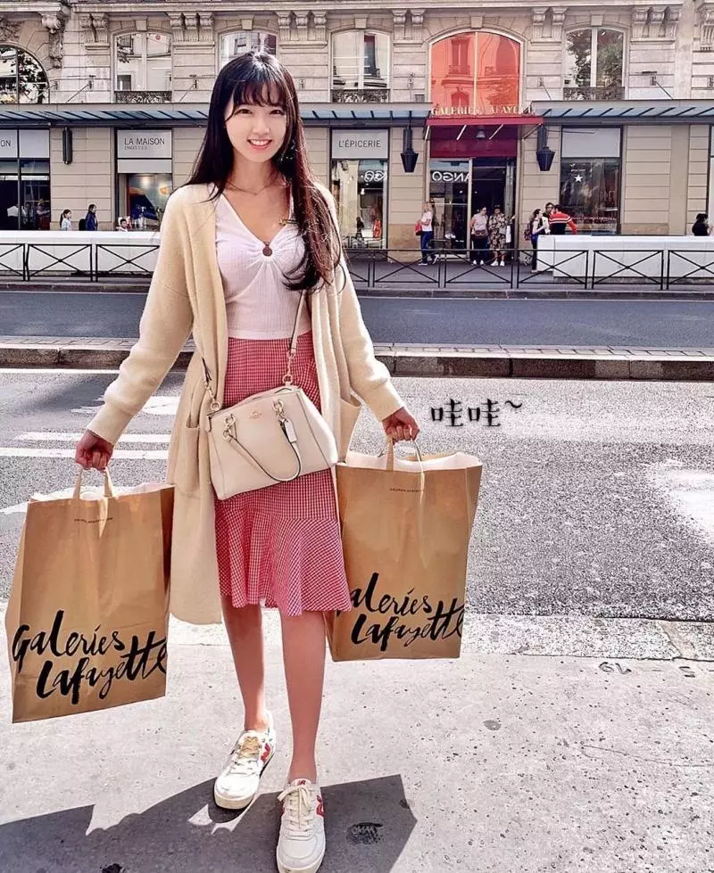 天菜級的空姐Cheryl連發美照在IG,粉絲們大飽眼福~