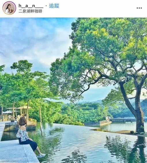 美翻!池畔喝咖啡 彷彿到國外度假
