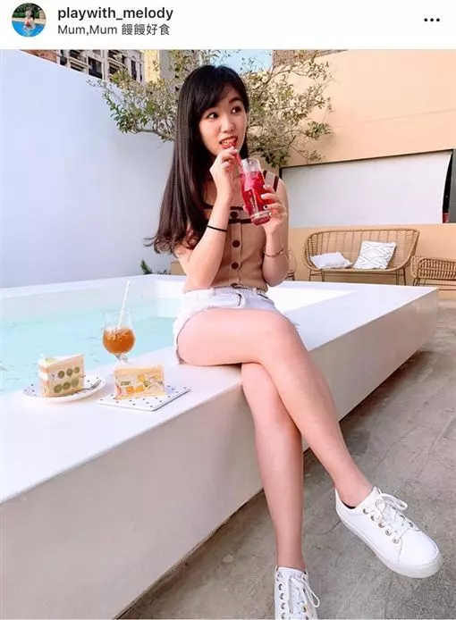 美翻!池畔喝咖啡 彷彿到國外度假