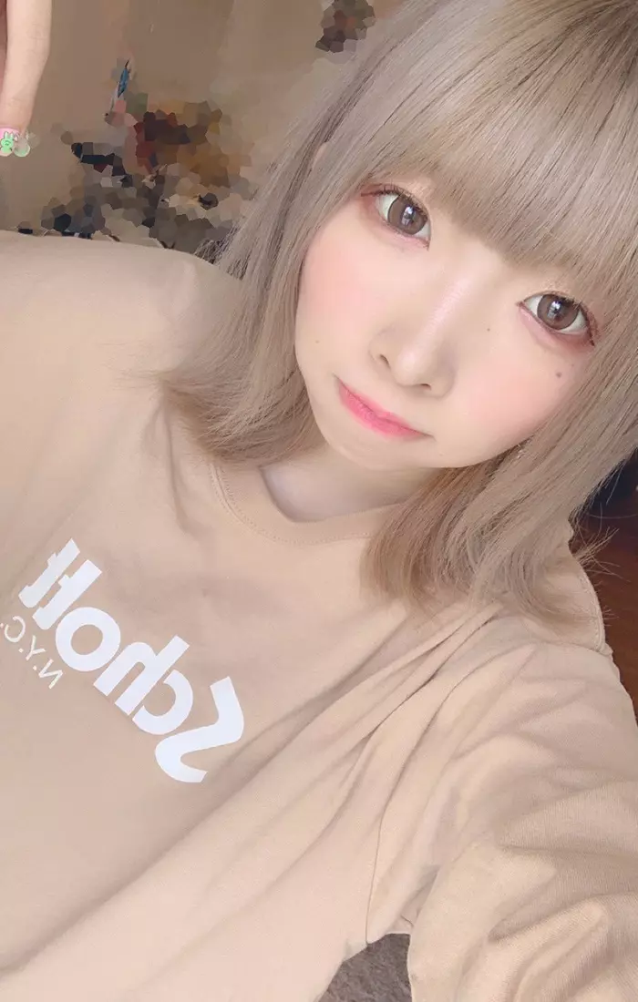 因長相太醜,無人追還被網友攻擊,化妝後秒變美女追她的人排隊