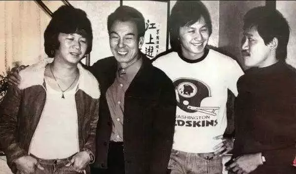 79歲吳耀漢身家35億,曾「拍一部戲買一棟別墅」!兒子與女友成婚卻被女方家嫌窮!