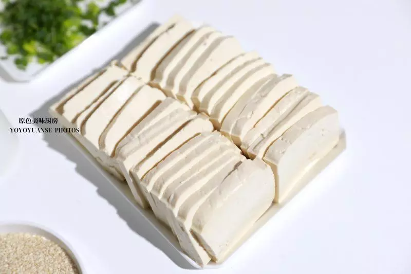 香煎豆腐這樣做才香,味道不輸燒烤攤,每周必做3次