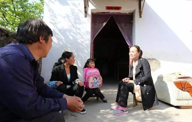 你供你哥吃就行,我供我弟讀書就不行,你哥是親哥,我弟就不親