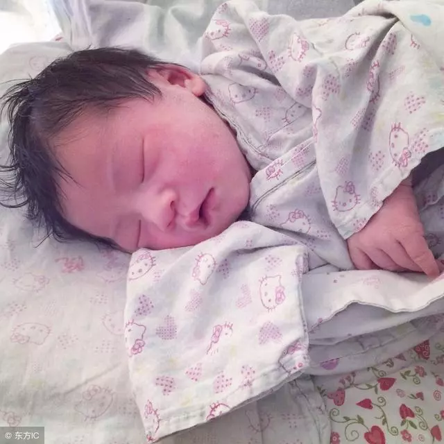 二胎還是女兒,出產房我就哭了,可家公的一席話,讓我改變了想法