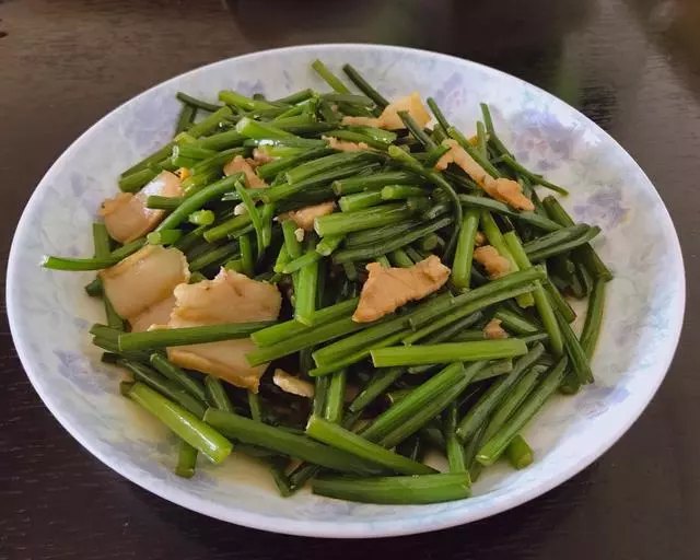 簡單又好做的13種韭菜台做法,上桌就光碟,在家都可以做