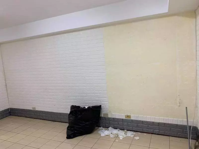房客退房時稱壁紙是蟑螂咬的,屋主只扣2000後續處理卻讓他覺得整到自己