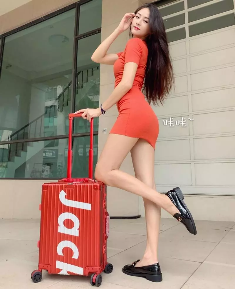 熟女型的長腿姐姐snowy一點也不輸給現在的妹妹們~