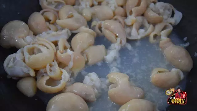 豬大腸的新吃法,多做這1步,炒出來的豬大腸脆爽可口,好吃極了