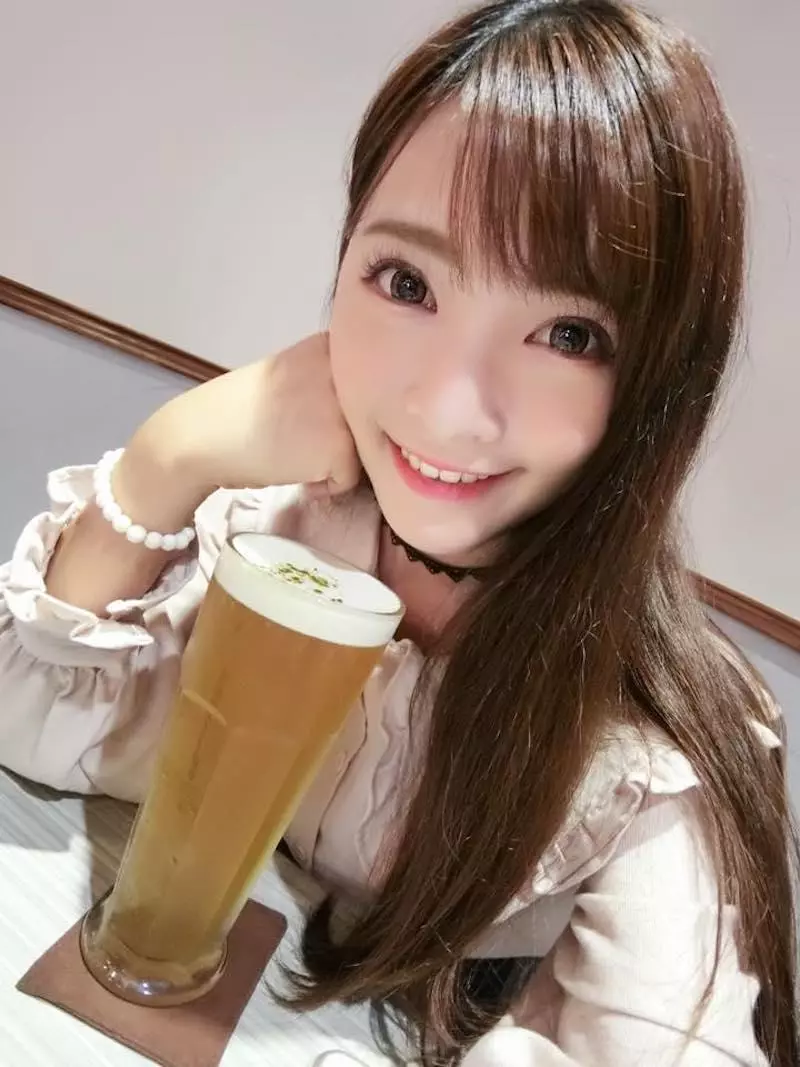 甜度破表「正妹設計師」蝦米,俏皮可愛私下沒形象,一言不合就「做瑜伽」~