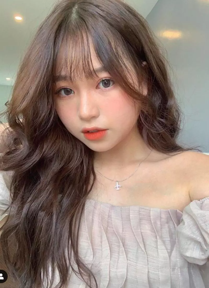 越南嫩妹「Thuỷ Thanh Nguyễn」白皙水靈像娃娃,微肉感好像鄰家小妹妹!