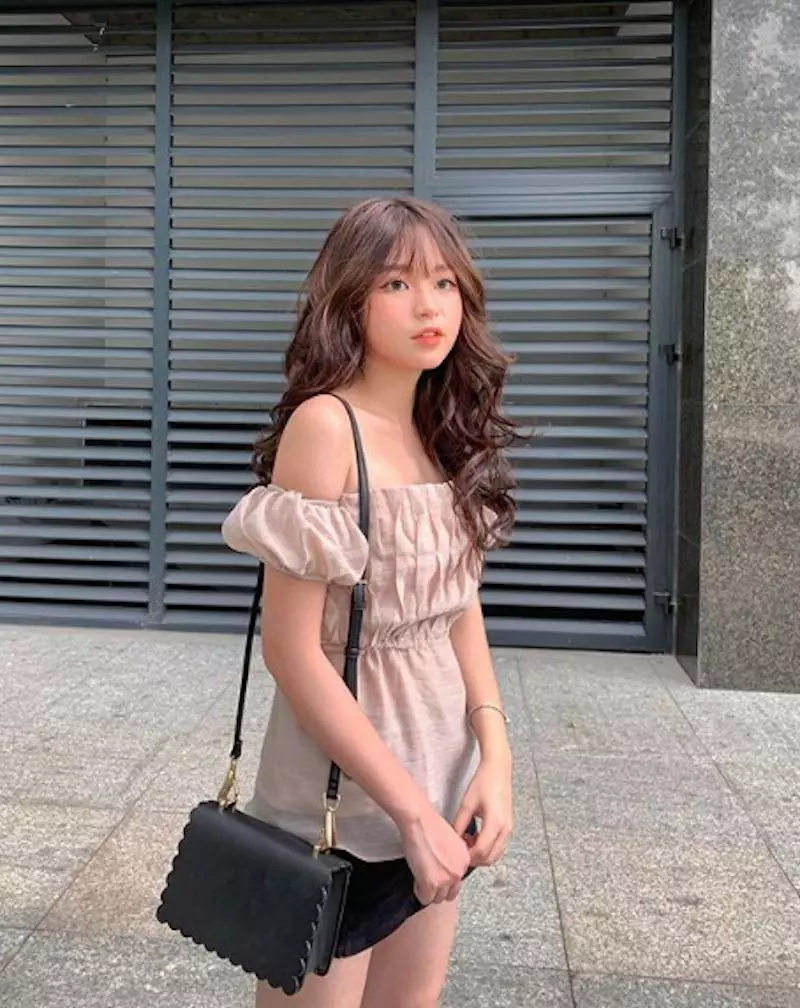 越南嫩妹「Thuỷ Thanh Nguyễn」白皙水靈像娃娃,微肉感好像鄰家小妹妹!