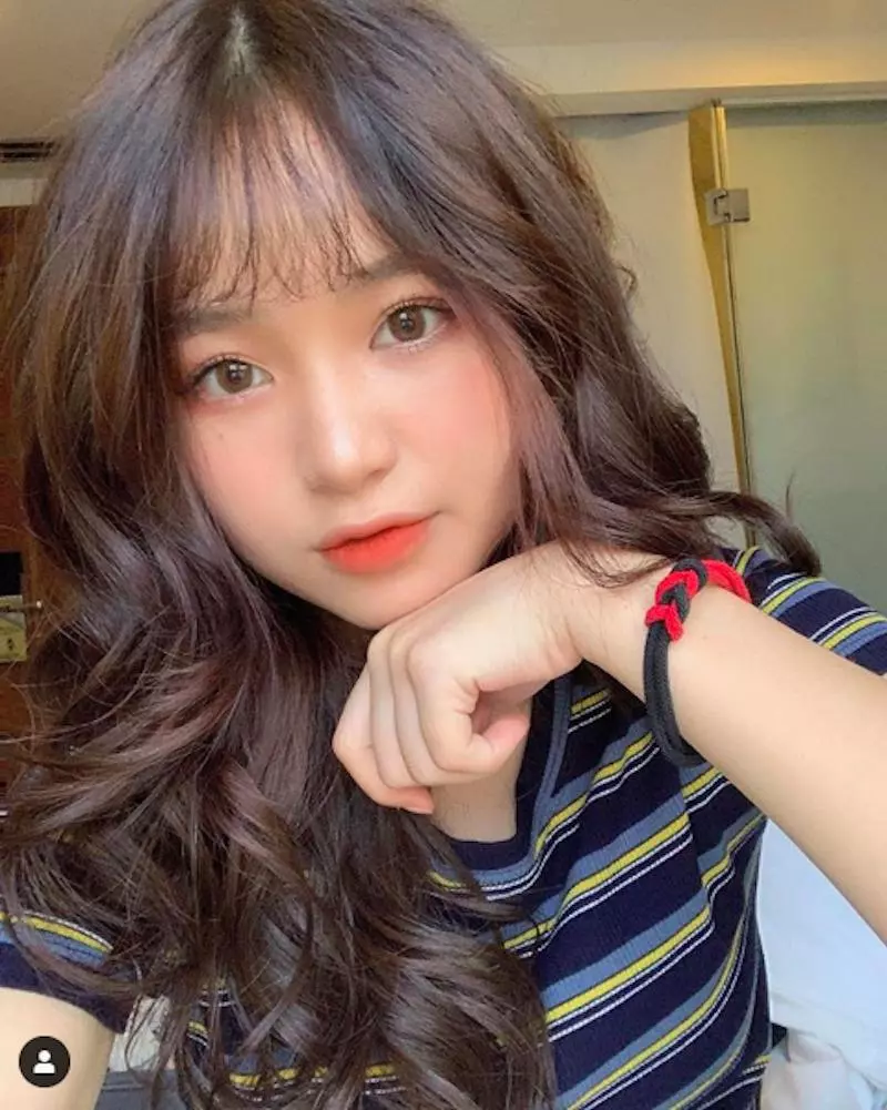 越南嫩妹「Thuỷ Thanh Nguyễn」白皙水靈像娃娃,微肉感好像鄰家小妹妹!