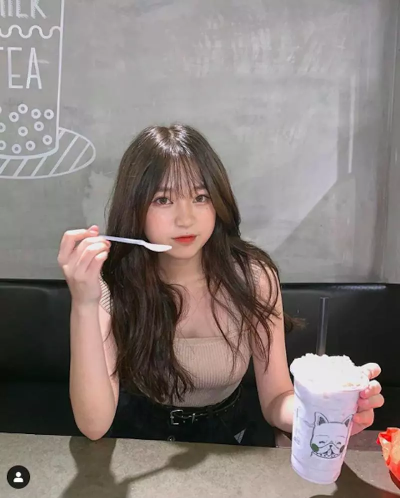 越南嫩妹「Thuỷ Thanh Nguyễn」白皙水靈像娃娃,微肉感好像鄰家小妹妹!