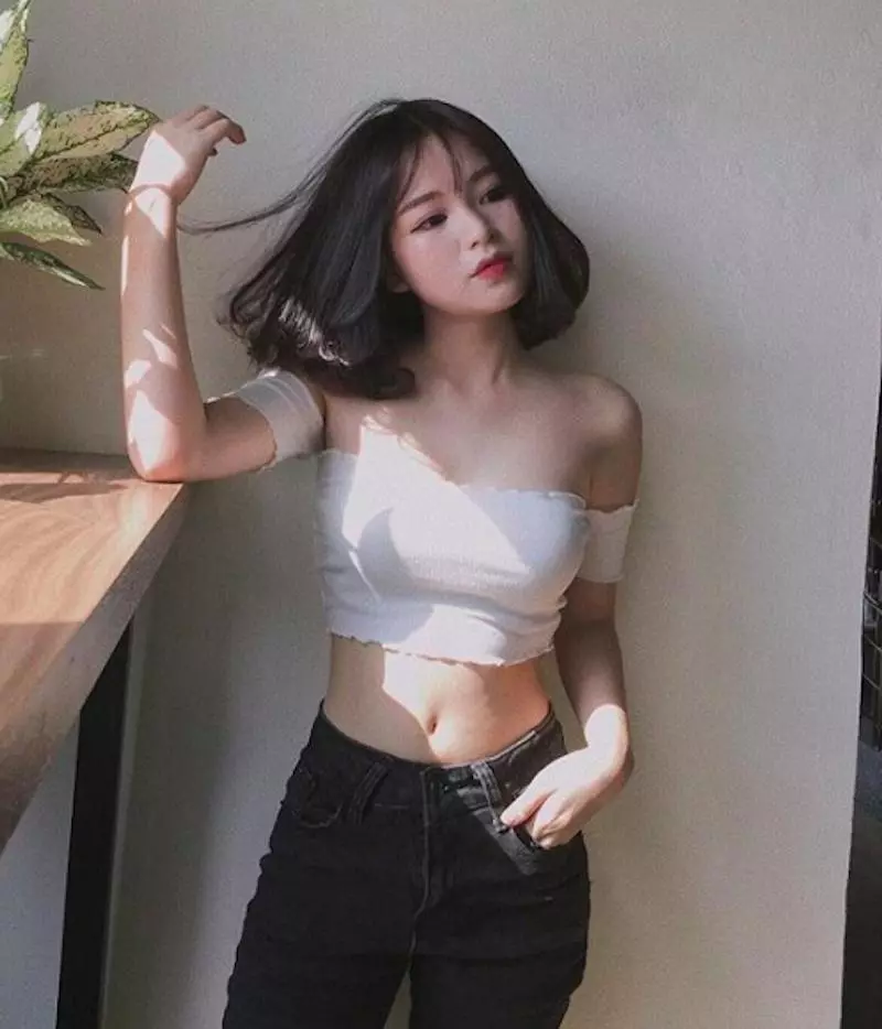 越南嫩妹「Thuỷ Thanh Nguyễn」白皙水靈像娃娃,微肉感好像鄰家小妹妹!