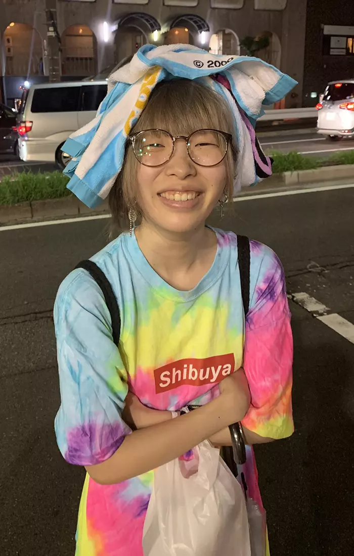 因長相太醜,無人追還被網友攻擊,化妝後秒變美女追她的人排隊