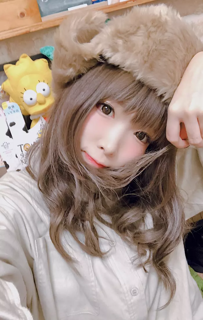 因長相太醜,無人追還被網友攻擊,化妝後秒變美女追她的人排隊