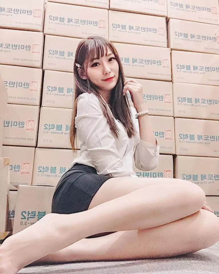 躲在倉庫的OL!酒窩正妹「薇娜 Verna」