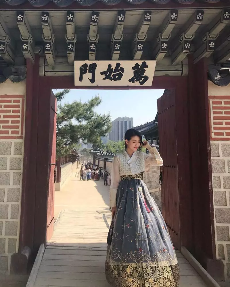 超有才腹語美少女!「奕璇E.T」渾圓大眼甜笑很迷人!
