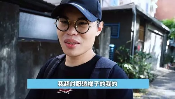 聖結石手持鐵鎚「狂砸百萬訂閱獎牌」吐背後辛酸...網友不捨:看了很難過!