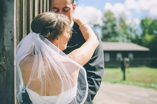 女友要求彩禮20萬,不帶陪嫁,男方閃婚別人:我愛你,但高攀不起 !