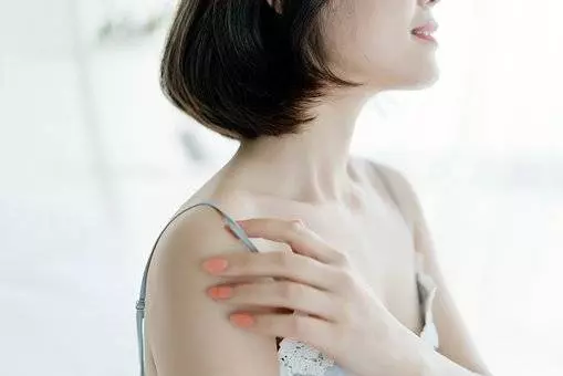 霸氣要前夫休掉我的婆婆,如今賴在我家門口,懇求我和他兒子復婚 !