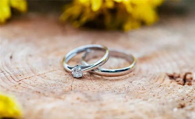 我妹結婚,我回家送親,她婆婆說話後,我讓我妹別嫁了