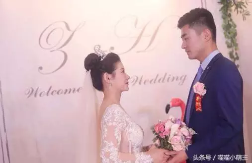 趕集路過前夫家,我帶女兒去送葡萄,推開門後,我忍不住笑出聲