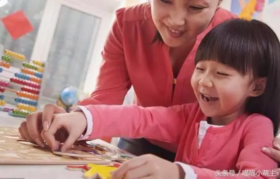 趕集路過前夫家,我帶女兒去送葡萄,推開門後,我忍不住笑出聲