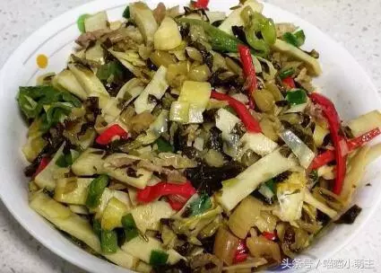我住院養母送來5萬,病好後回娘家,看到桌上的飯菜,我淚如雨下